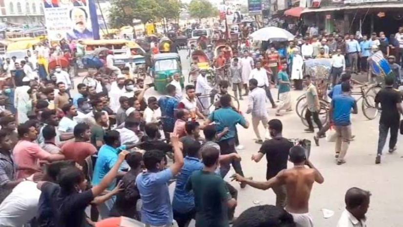 পুলিশ সদস্যদের মারধরের ঘটনায় সাড়ে ৪শ জনের নামে মামলা