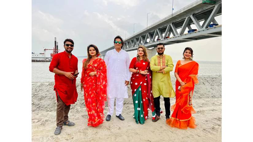 ‘পদ্মা সেতু’ নিয়ে গানে কন্ঠ দেন ছয় শিল্পী