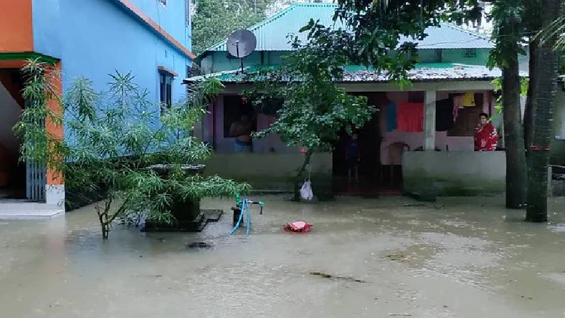 নেত্রকোনার কলমাকান্দায় পানিবন্দী দুই লক্ষাধিক মানুষ