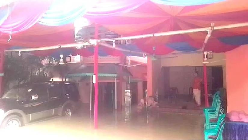 চট্টগ্রামে মেয়রের উঠোনও তলিয়ে গেছে