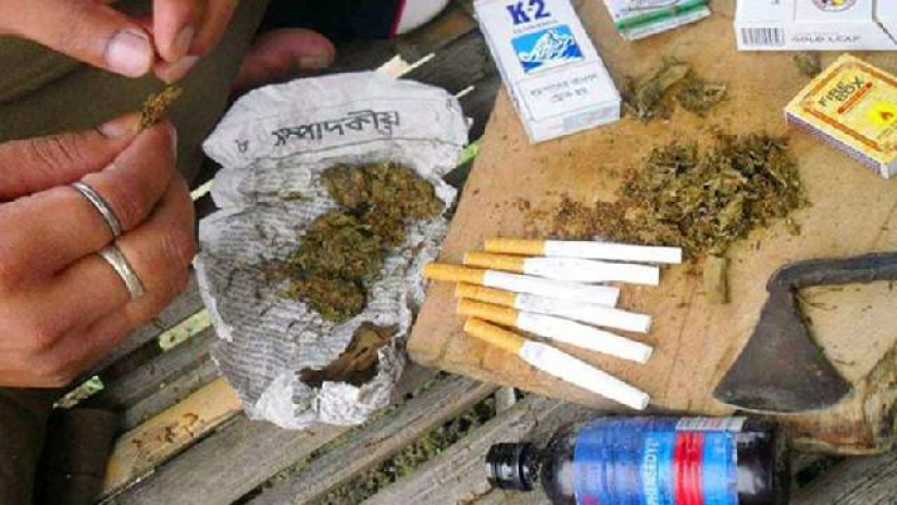 গাঁজা সেবনের সময় বিশ্ববিদ্যালয় থেকে ৪ শিক্ষার্থী আটক