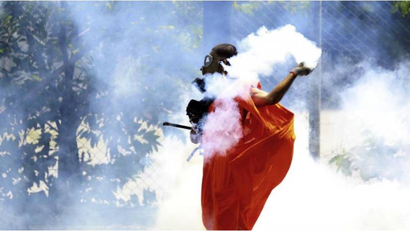 এবার শ্রীলঙ্কান প্রধানমন্ত্রীর বাড়িতে অগ্নিসংযোগ