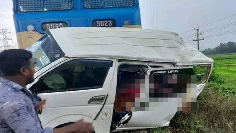 মিরসরাইয়ে মাইক্রোবাসে ট্রেনের ধাক্কা, নিহত ১১