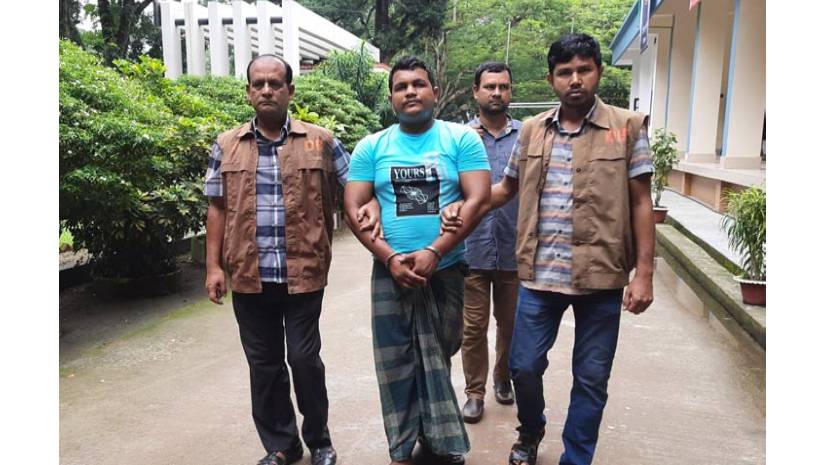 চলন্ত বাসে ডাকাতি ও ধর্ষণের ঘটনায় প্রধান আসামি গ্রেপ্তার