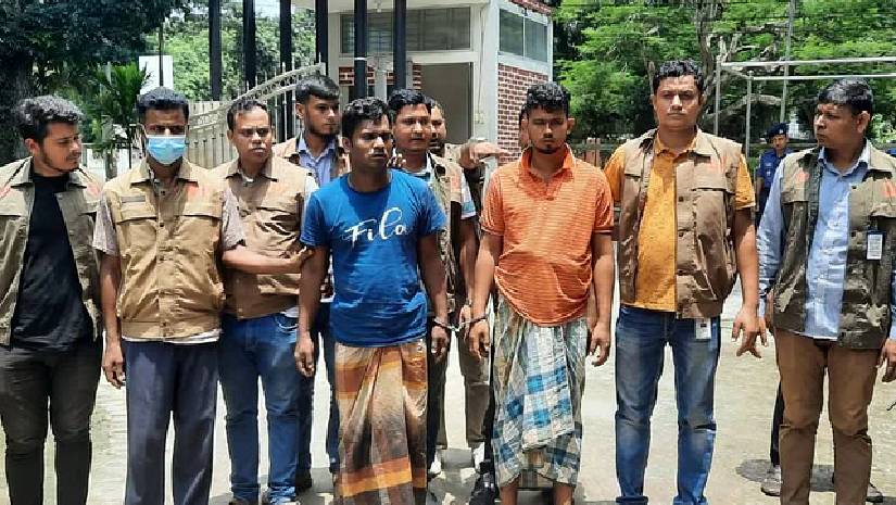 চলন্ত বাসে ডাকাতি-ধর্ষণ, গ্রেপ্তার আরও ২