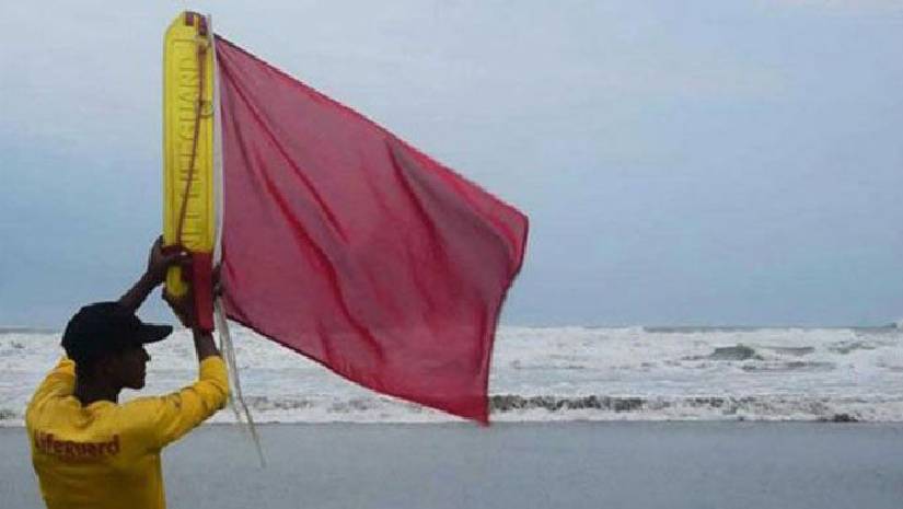সমুদ্র বন্দরে ৩ নম্বর সতর্ক সংকেত বহাল রয়েছে