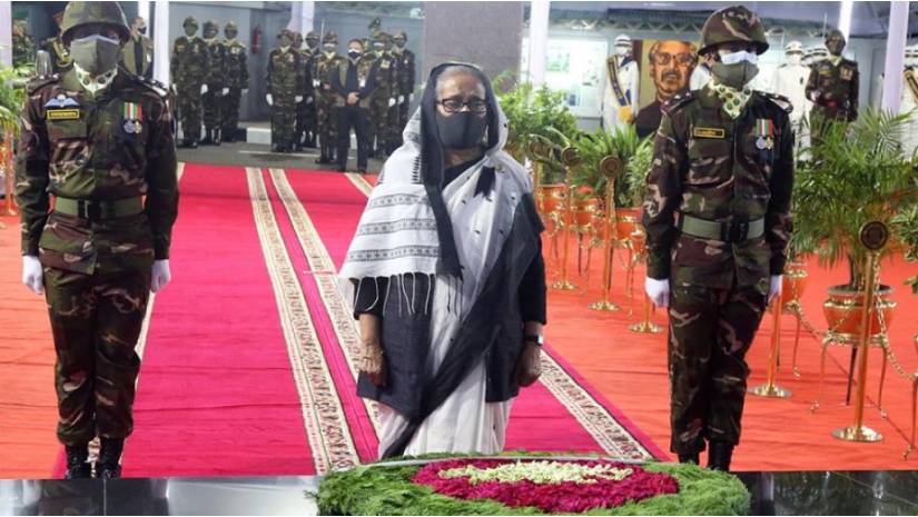 বঙ্গবন্ধুর প্রতিকৃতিতে প্রধানমন্ত্রীর শ্রদ্ধা নিবেদন