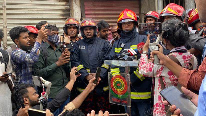 নিয়ন্ত্রণে এসেছে চকবাজারের পলিথিন কারখানার আগুন