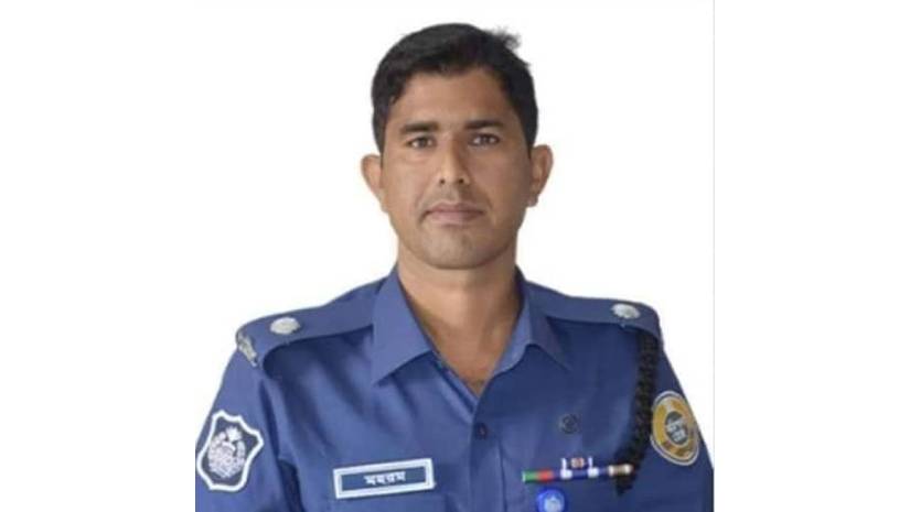 ছাত্রলীগকে লাঠিচার্জ : বরগুনা থেকে সরান হল সেই পুলিশ কর্মকর্তাকে