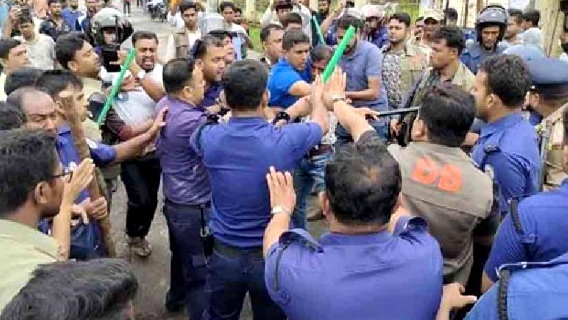 ছাত্রলীগকে পিটুনি : বরগুনা থেকে সরান হলো আরও ৫ পুলিশ সদস্যকে