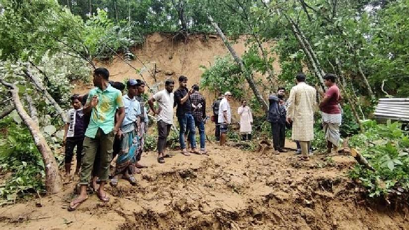 মৌলভীবাজারে টিলা ধসে ৪ নারী চা শ্রমিক নিহত