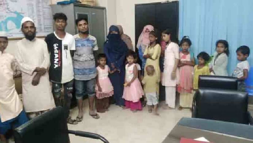 ভাসানচর থেকে পালিয়ে আসা ১৮ রোহিঙ্গাকে পুলিশে সোপর্দ