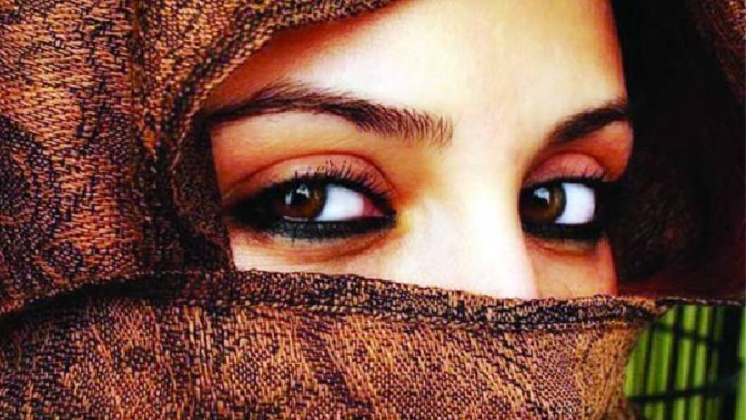 নারীর চোখে প্রেমের ফাঁদ, সব হারালেন যুবক