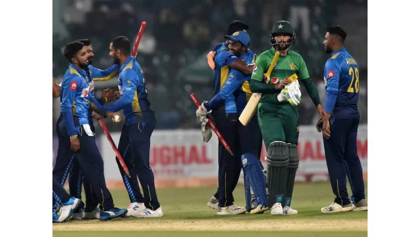 শ্রীলঙ্কার বিপক্ষে ১২১ রানে অলআউট পাকিস্তান