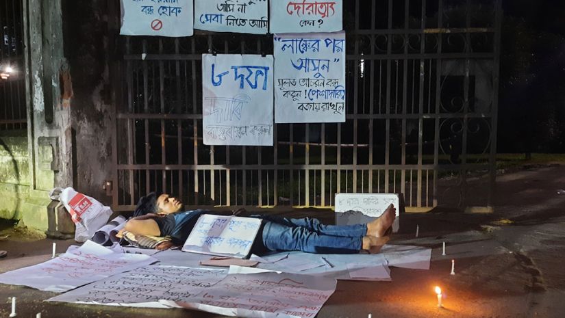অনশনে অসুস্থ ঢাবি শিক্ষার্থী, চিকিৎসা নিতেও আপত্তি