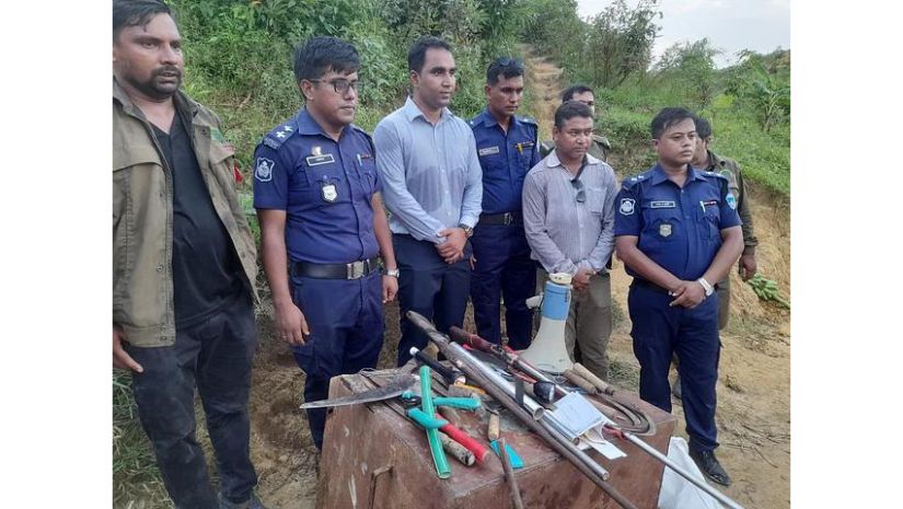উখিয়ার গহীন পাহাড় থেকে অস্ত্র তৈরির সরাঞ্জমাদি জব্দ