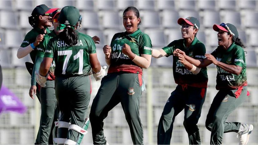 অভিষেকেই হ্যাটট্রিক বঙ্গকন্যা ফারিহার