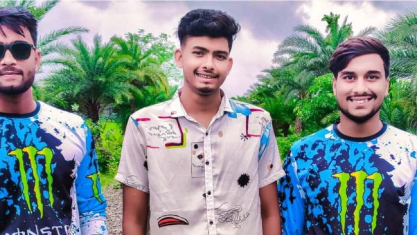 বাসের ধাক্কায় নিহত ৩ সহপাঠী