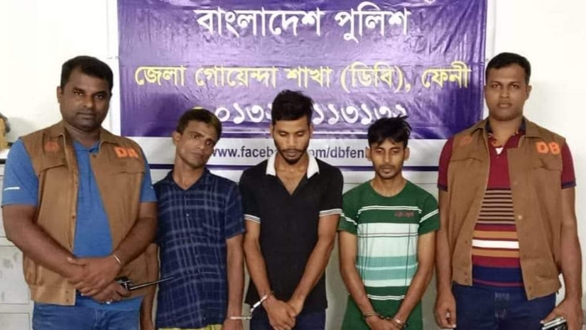 ৫ কেজি গাজাসহ ফেনীতে আটক ৩