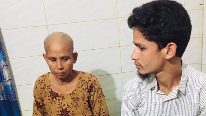 মাকে বাঁচাতে নিজেকে বিক্রি করতে চান ছেলে
