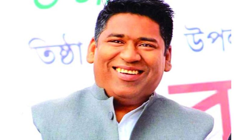 এবার ভোটকেন্দ্রে ইউএনও'র সঙ্গে তর্কে জড়ালেন মেয়র সাদিক