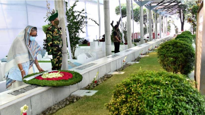 শেখ রাসেলের সমাধিতে প্রধানমন্ত্রীর শ্রদ্ধা
