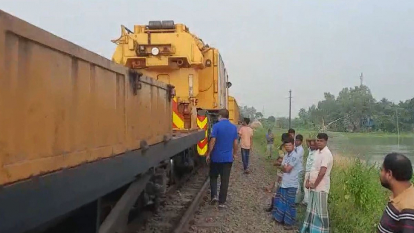 ৮ ঘণ্টা বন্ধ থাকার পর ঢাকার সঙ্গে রেল যোগাযোগ ফের সচল