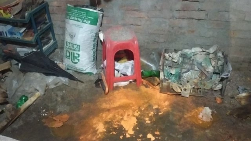 নিজ বাসায় ককটেল বিস্ফোরণে মা-ছেলে গুরুতর আহত