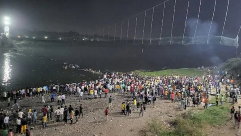 গুজরাটে সেতু ভেঙে নিহত বেড়ে ১৩২