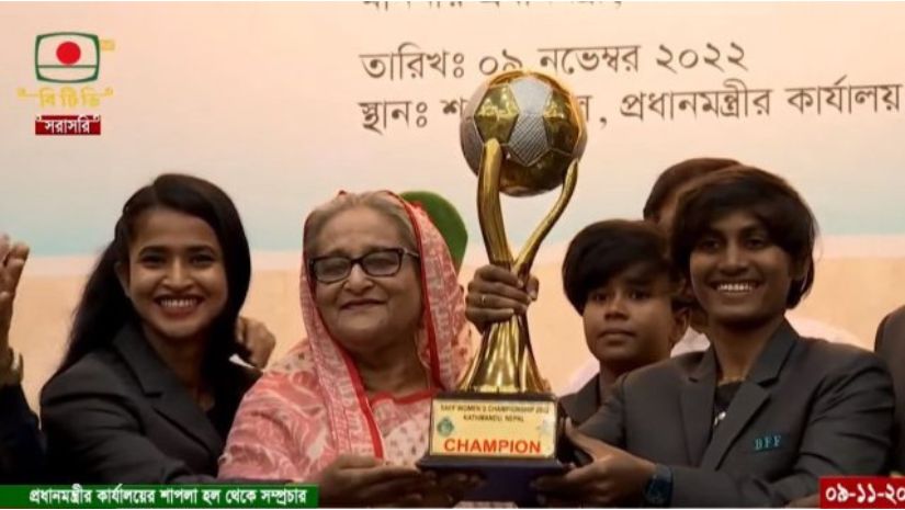 সাফজয়ী নারী ফুটবলারদের প্রধানমন্ত্রীর সংবর্ধনা