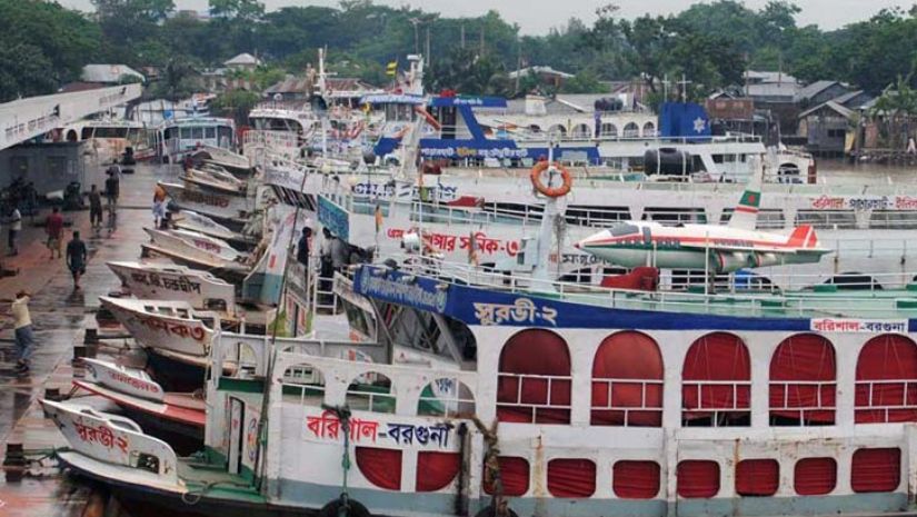 ৭ দফা দাবিতে কর্মবিরতিতে নৌযান শ্রমিকরা, ভোগান্তিতে যাত্রীরা