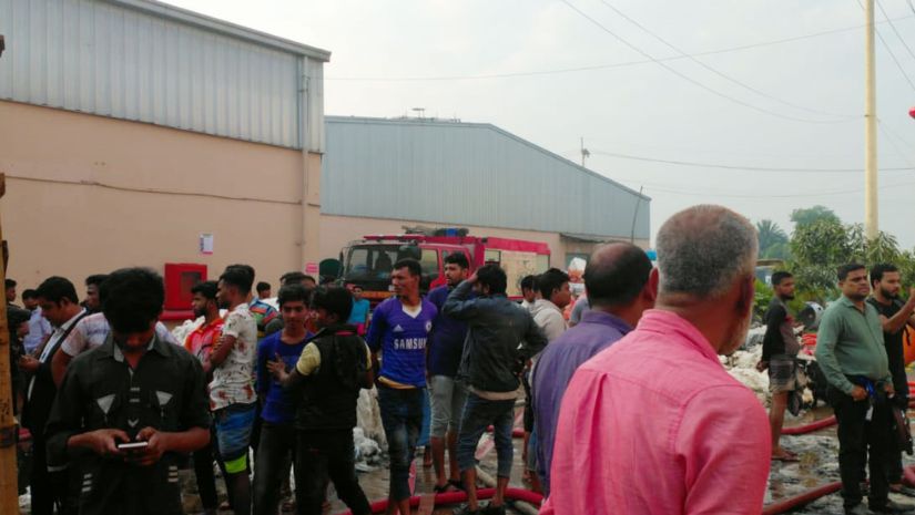 ১০ ঘণ্টায়ও নিয়ন্ত্রণে আসেনি গাজীপুরের আগুন