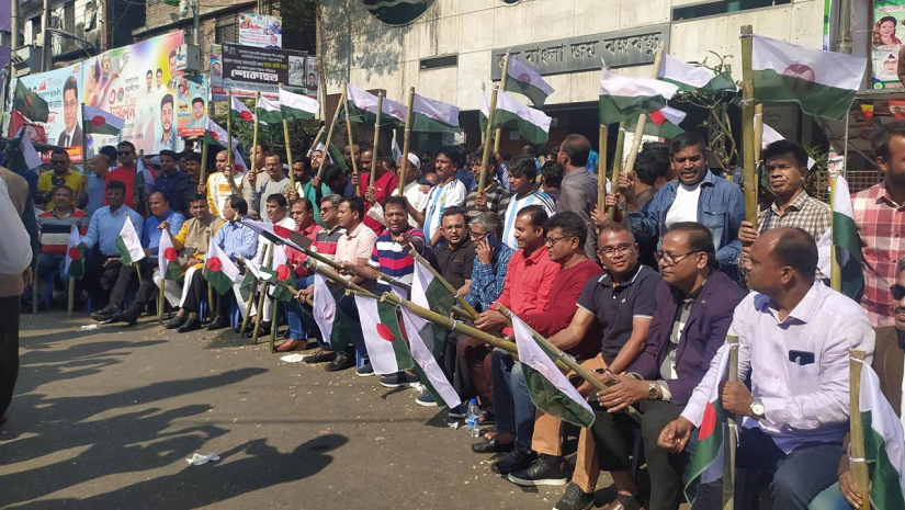 দলীয় কার্যালয়ে শক্ত অবস্থান আওয়ামী লীগ নেতাকর্মীদের