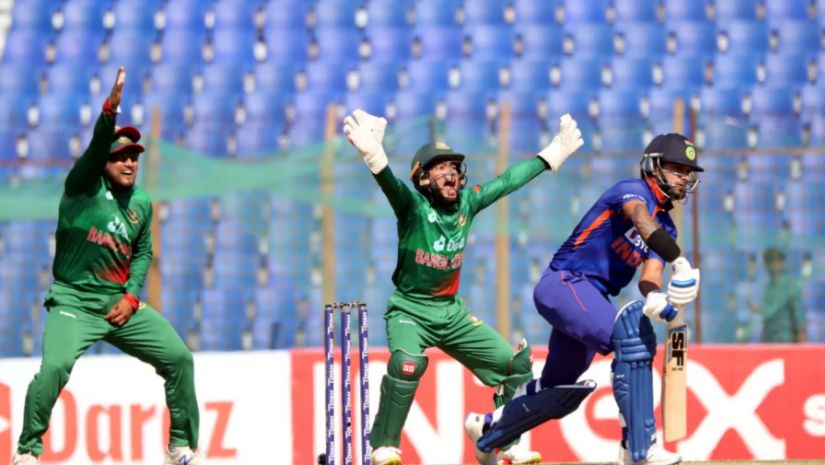 ইশান-কোহলির ছন্দময় ব্যাটিংয়ে সুবিধাজনক অবস্থানে ভারত