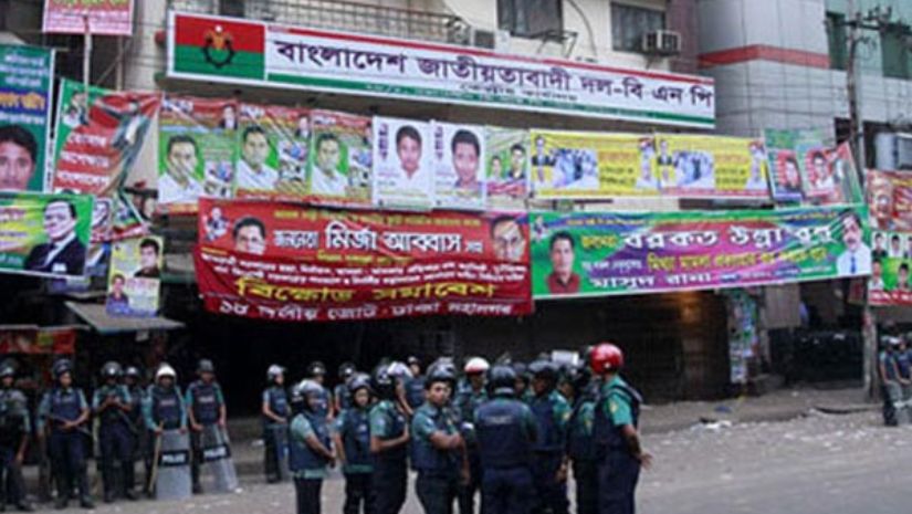 বিএনপির কেন্দ্রীয় কার্যালয়ের সামনে ককটেল বিস্ফোরণ
