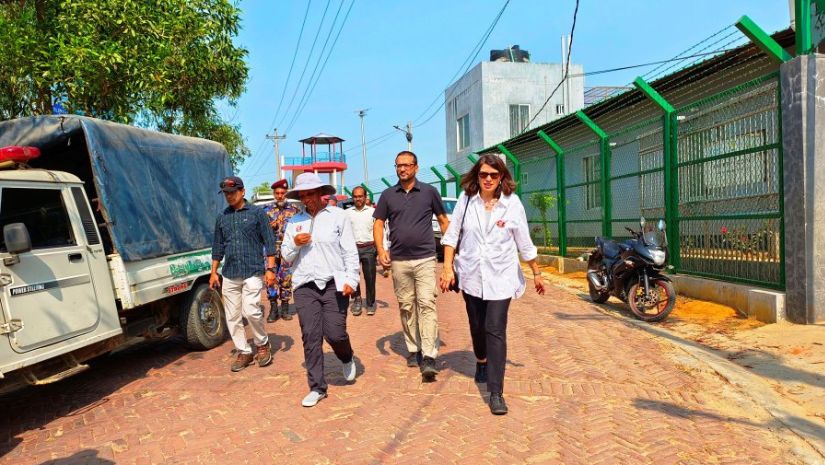 রোহিঙ্গা ক্যাম্প পরিদর্শন করলেন মার্কিন সহকারী পররাষ্ট্রমন্ত্রী