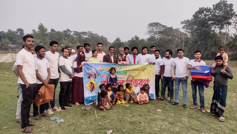 বস্ত্র বিতরণ