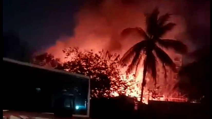 বস্তিতে আগুন