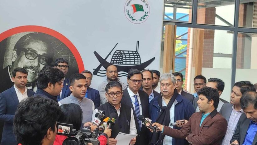 নির্বাচনে