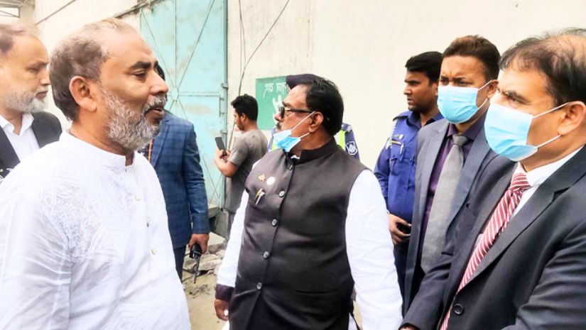 হঠাৎ চালের গুদামে খাদ্যমন্ত্রী; অভিযান চালিয়ে দুই গুদাম সিলগালা