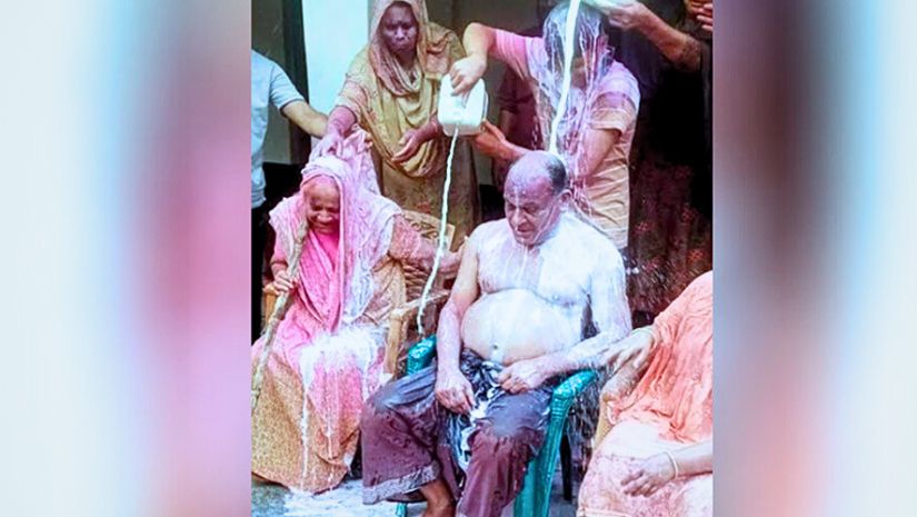 দুধ দিয়ে গোসল