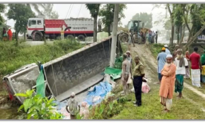 সিরাজগঞ্জে ট্রাক-মাইক্রোবাস সংঘর্ষে নিহত ২