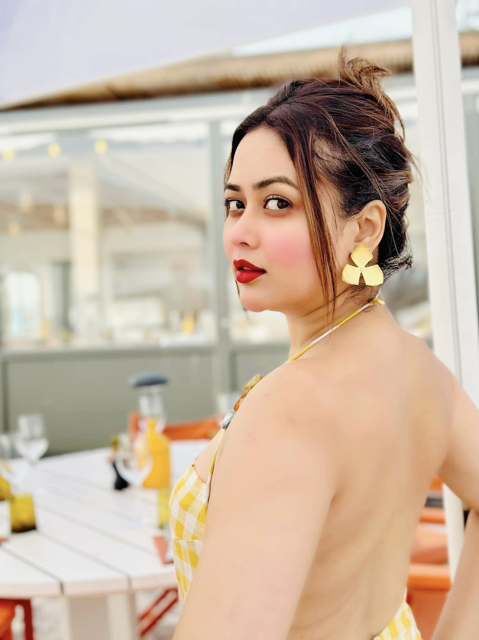 কান চলচ্চিত্র উৎসবে খোলামেলা পোশাকে ভাবনা (ভাবনার ফেসবুক পাতা থেকে)