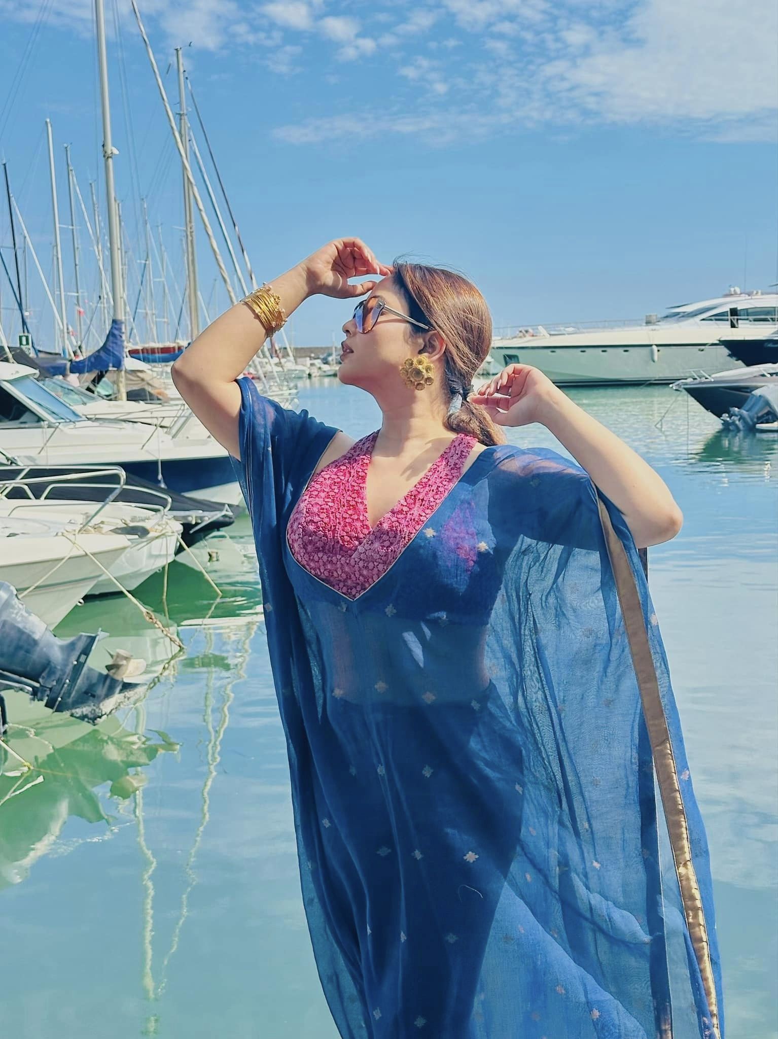 কান চলচ্চিত্র উৎসবে খোলামেলা পোশাকে ভাবনা (ভাবনার ফেসবুক পাতা থেকে)