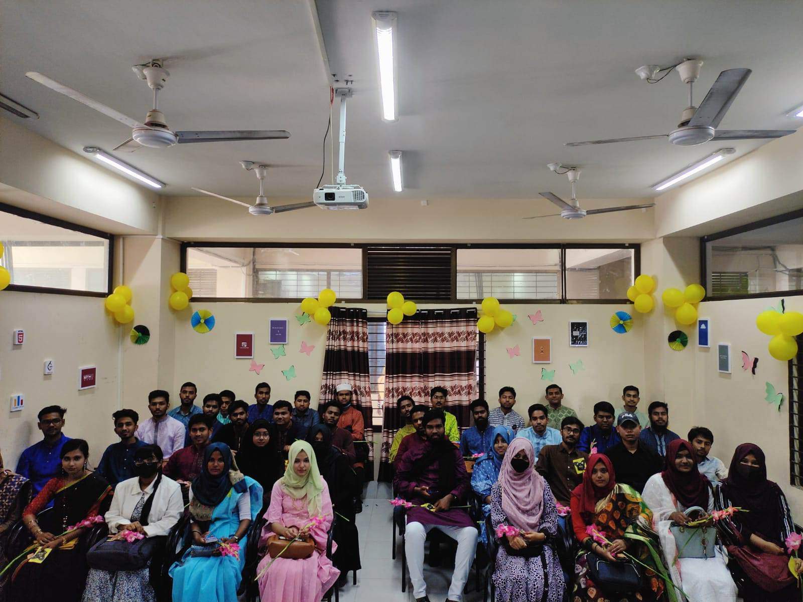 নবীন শিক্ষার্থীদের একাংশ