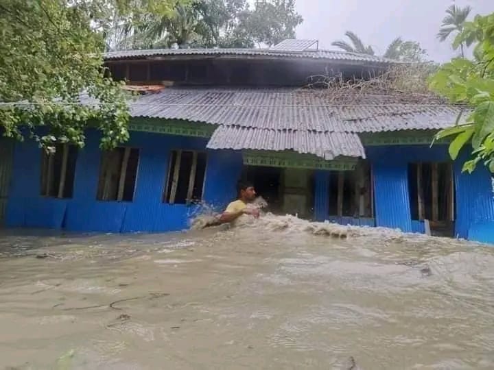 ঘুর্ণিঝড় রেমালে ক্ষতবিক্ষত উপকূলীয় জেলা বরগুনা