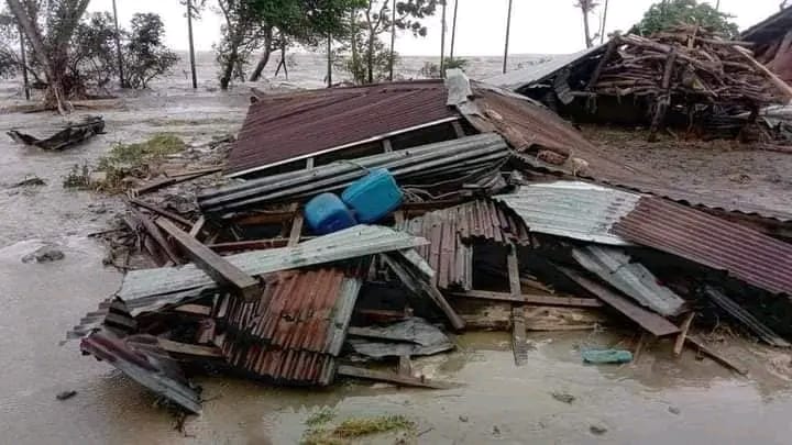 ঘুর্ণিঝড় রেমালে ক্ষতবিক্ষত উপকূলীয় জেলা বরগুনা